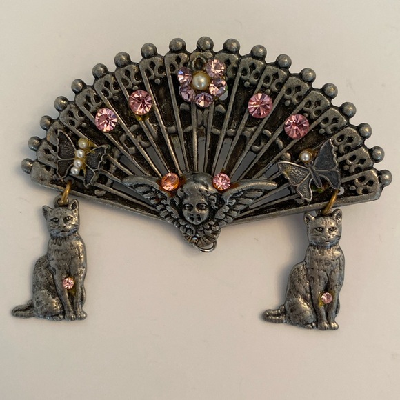 Vintage Fan Shaped Brooch with Angels Butterflies & Cats - Picture 1 of 9